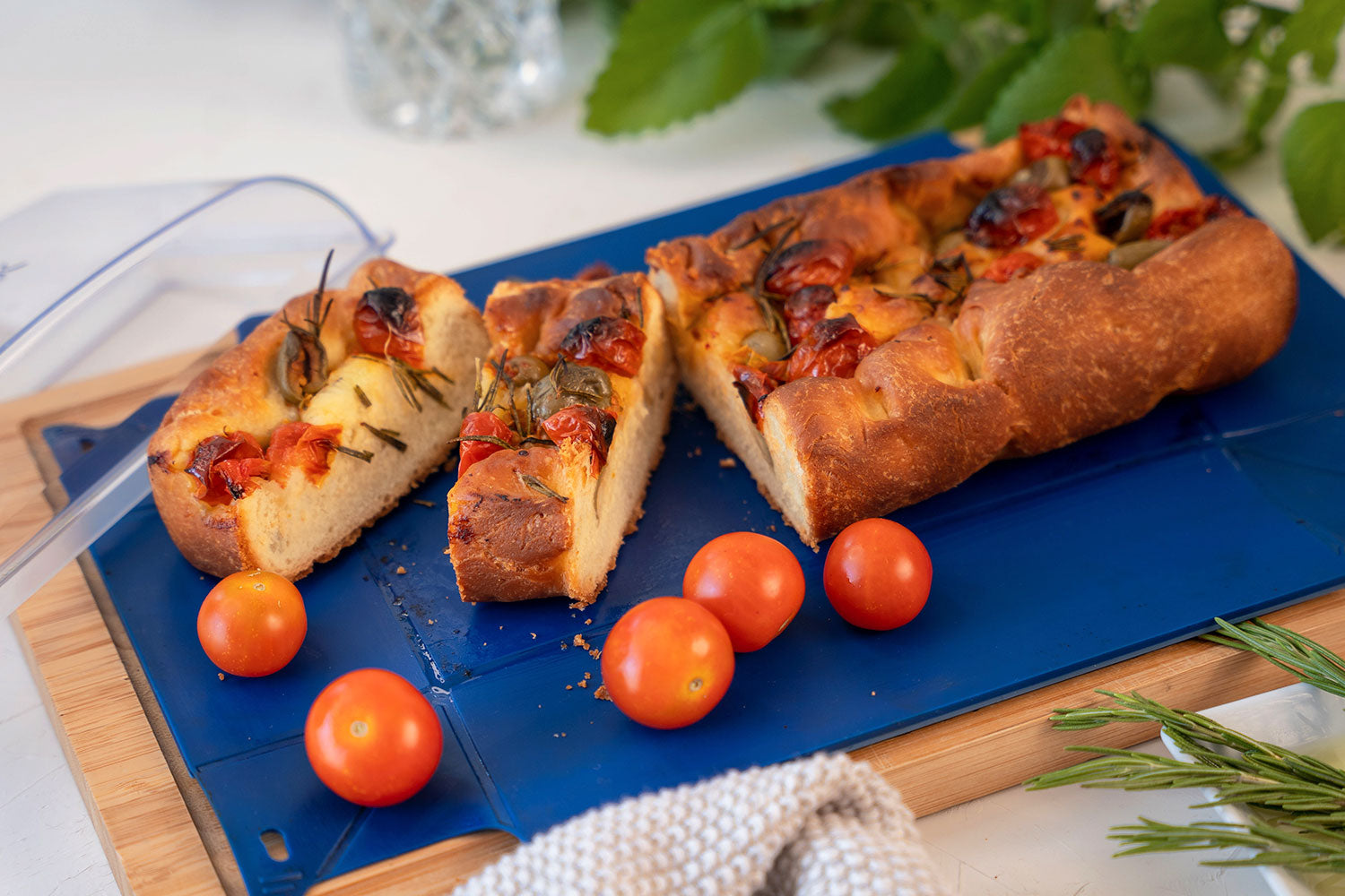 Focaccia mit Kirschtomaten und Oliven – coox